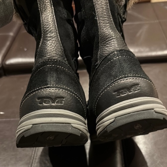 Teva Women's Black Winter Boots, size 9 - Picture 7 of 12
